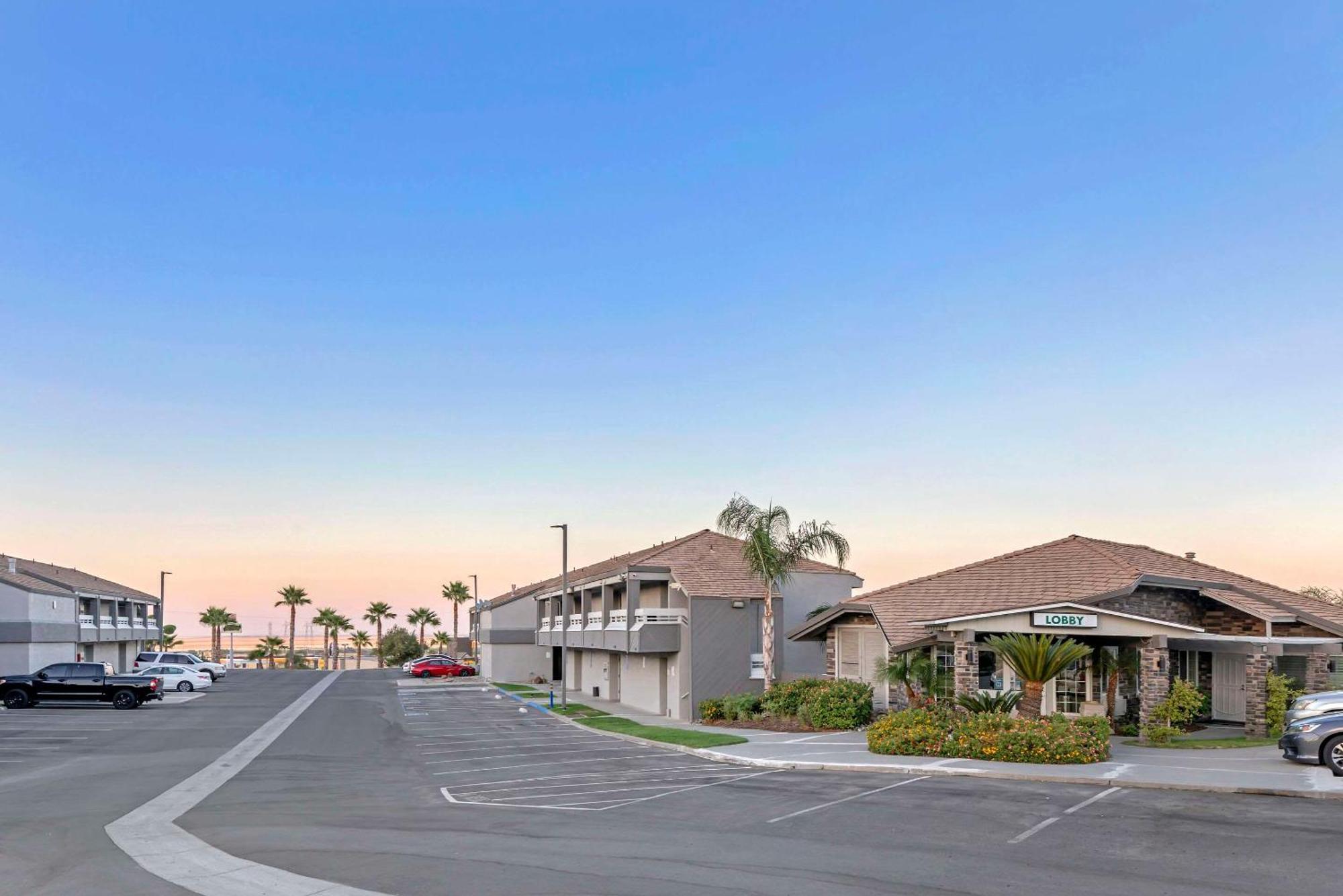 Quality Inn Kettleman City Near Hwy 41 Екстериор снимка