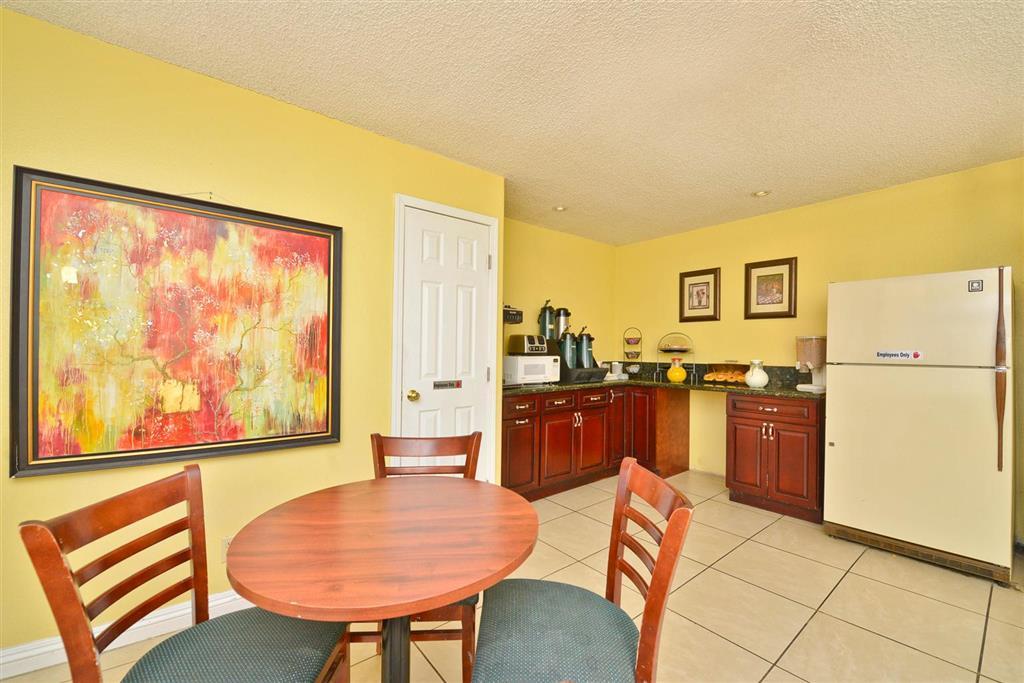 Quality Inn Kettleman City Near Hwy 41 Ресторант снимка